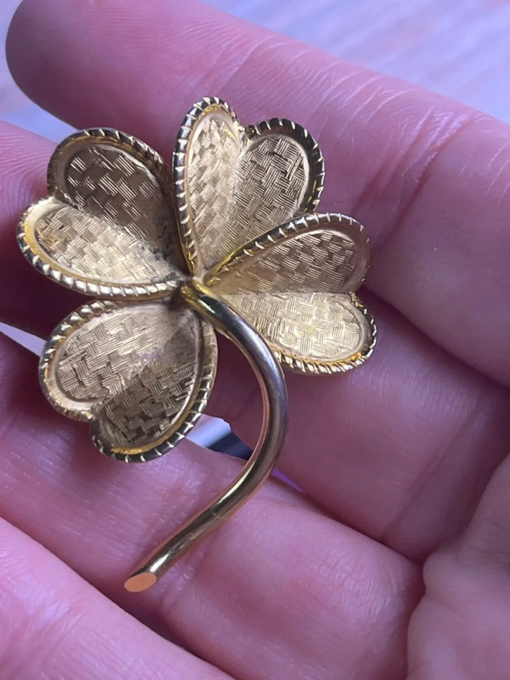 Giovann Pin/Brooch Textured Pattern 2” Lucky Four Leaf Clover - Picture 5 of 6